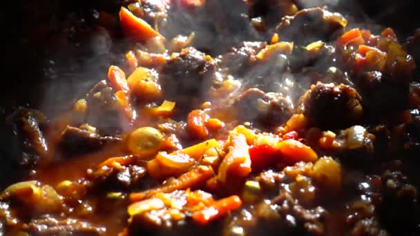 Процес Приготування Гуляшу Овочами Сковороді Повільний Рух — стокове відео