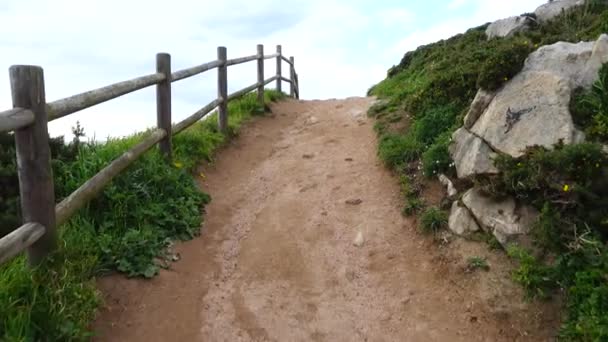 Camino Pie Montaña Sobre Océano Atlántico Coruña España Disparos Movimiento — Vídeo de stock