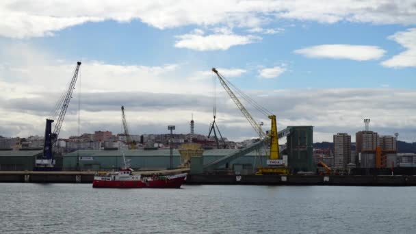Gemi Limanın Arka Planına Karşı Coruna Spanya Daki Liman Corunia — Stok video