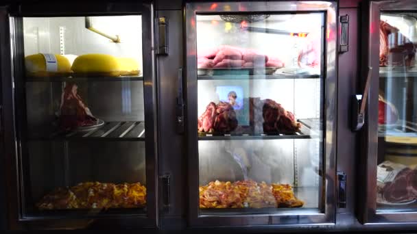 Surowe Mięso Lodówkach Strzelanina Kawiarni Corua Hiszpania Pokaz Dla Zwiedzających — Wideo stockowe