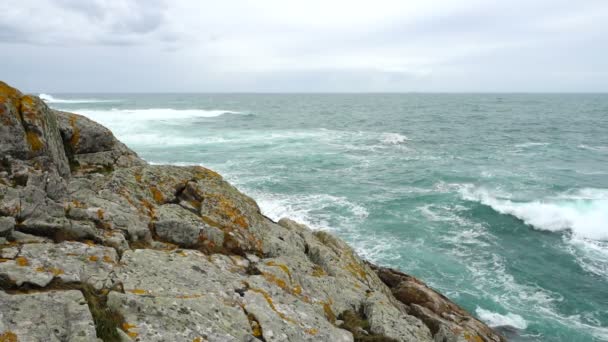 Dreharbeiten Atlantik Der Stadt Coruna Spanien Zeitlupe Felsen Und Ozean — Stockvideo