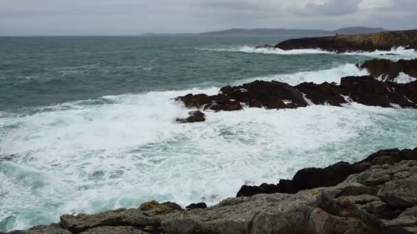 Disparos Océano Atlántico Rocas Océano — Vídeo de stock