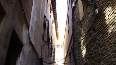 İspanya 'nın Toledo sokakları. Harekette çekim..
