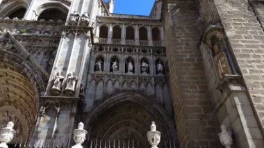 Toledo 'lu Aziz Mary Katedrali. İspanya. Harekette çekim..