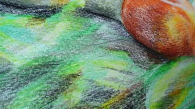 Elma ve armut formunda bir pencerenin arka planında hayat var..