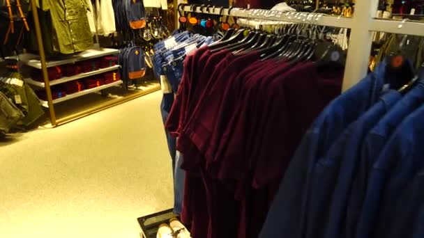 Shopping Dans Les Points Vente Europe Tir Dans Mouvement — Video