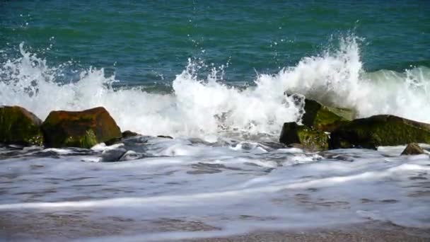 慢动作对海浪的射击 — 图库视频影像