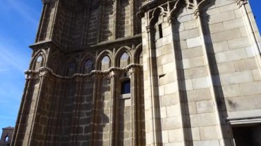 Manastır cephesi. Toledo, İspanya 'daki San Juan de los Reyes Manastırı..