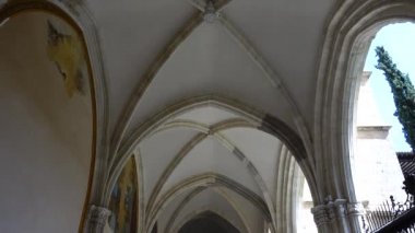 TOLEDO, İSPAN - 30 Mart 2018: Saint Mary Primat Katedrali 'nin içi. Toledo 'lu Aziz Mary Katedrali