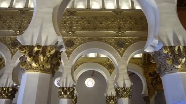 托莱多 Spain 2018年3月30日 圣玛丽亚 拉布兰卡犹太教堂的内部 Santa Maria Blanca的犹太教堂 托莱多 — 图库视频影像