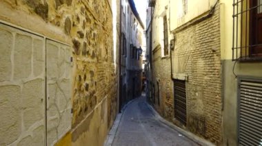 İspanya 'nın Toledo sokakları. Harekette çekim..