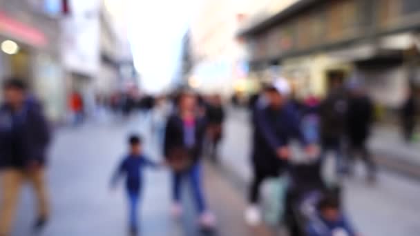 Movimiento Personas Por Calle Fuencarral Desenfocado Cámara Lenta Madrid España — Vídeos de Stock