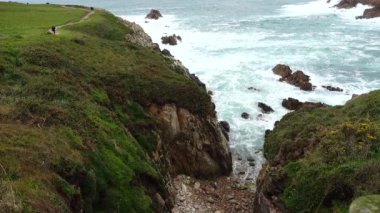 Kayalar ve okyanus. La CoruNa. İspanya. Atlantik Okyanusu.