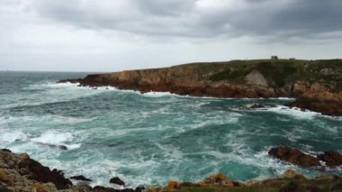 Kayalar ve okyanus. La CoruNa. İspanya. Atlantik Okyanusu.