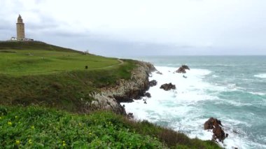 Kayalar ve okyanus. La CoruNa. İspanya. Atlantik Okyanusu.