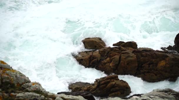 Πέτρες Και Ωκεανός Κορούνια Ισπανία Αργή Κίνηση Ατλαντικός — Αρχείο Βίντεο