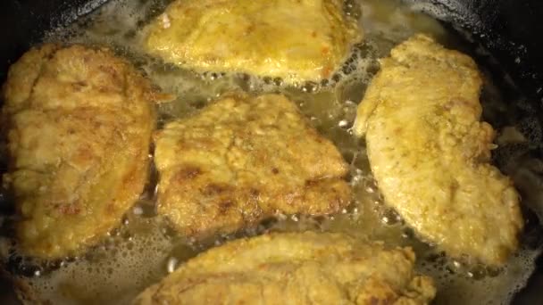 Demir Bir Tavada Tavuk Pirzolası Hazırlamak Yemek Pişirme Süreci — Stok video
