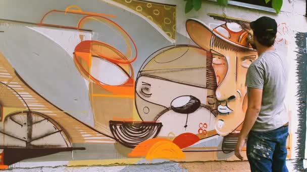 Konstnärerna Ritar Graffiti Ett Staket Abstrakt Ritning — Stockvideo