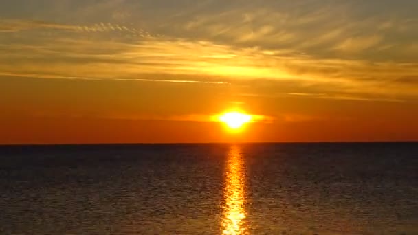 Coucher de soleil sur la mer. Temps écoulé. Délai imparti .