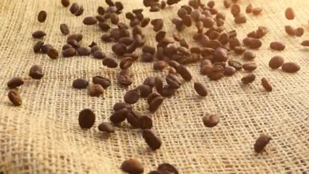 Les Grains Café Tombent Sur Toile Jute Mouvement Lent — Video