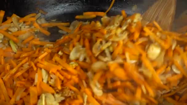 Preparazione Funghi Champignons Con Cipolle Carote Padella Ghisa — Video Stock