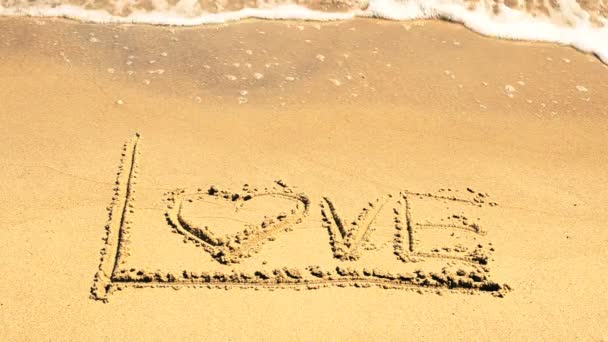 Επιγραφή Αγάπης Στην Άμμο Πυροβολισμοί Στην Παραλία — Αρχείο Βίντεο