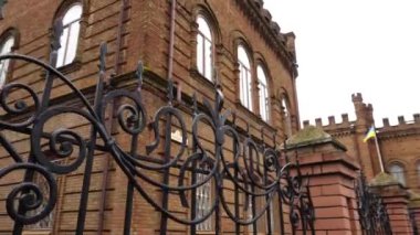 Üniversitede çekim. İlkbaharda çekim.