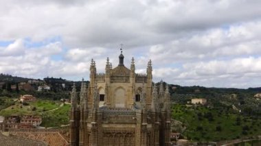Toledo, İspanya 'daki San Juan de los Reyes Manastırı. Zaman ayarlı. Katolik Fransisken manastırı Toledo, İspanya Katolik kralları I. Isabella ve II. Ferdinand tarafından 15. yüzyılın sonlarında kuruldu..