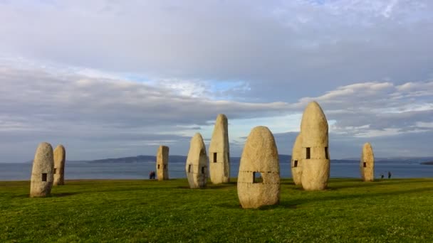 Menhirs Park Campo Rata Coruna Spanien Timelapse Fotografering Spanien Havskusten — Stockvideo