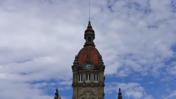 マリア ピタの市庁舎 スペインのラ コルナ タイムラプスだ マリア ペタは地元のヒロインディフェンダーで 1589年にイギリス軍のアルマダに対して男性と同じように反対している タイムラプス — ストック動画