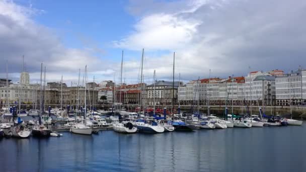 Coruna Spain April 2018 Embankment Yachts Coruna 拉科鲁纳是西班牙西北部的一个大城市 旅游胜地和港口 时间流逝 — 图库视频影像