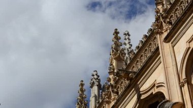 Toledo, İspanya 'daki San Juan de los Reyes Manastırı. Katolik Fransisken manastırı Toledo, İspanya Katolik kralları I. Isabella ve II. Ferdinand tarafından 15. yüzyılın sonlarında kuruldu..
