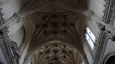 Toledo, İspanya 'daki San Juan de los Reyes Manastırı. Katolik Fransisken manastırı Toledo, İspanya Katolik kralları I. Isabella ve II. Ferdinand tarafından 15. yüzyılın sonlarında kuruldu..