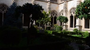 Toledo, İspanya 'daki San Juan de los Reyes Manastırı. Katolik Fransisken manastırı Toledo, İspanya Katolik kralları I. Isabella ve II. Ferdinand tarafından 15. yüzyılın sonlarında kuruldu..