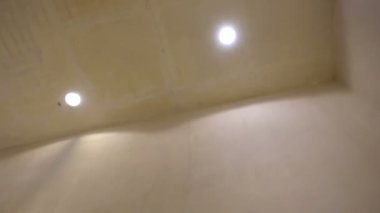 Sarmal merdivenlerde hareketlilik var. Harekette çekim..