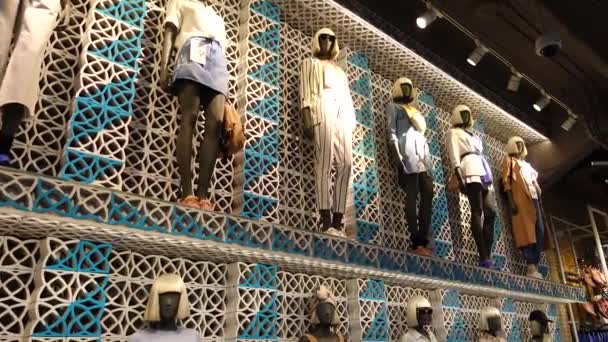 Shopping Europe Choix Des Marchandises Dans Point Vente Réductions Dans — Video