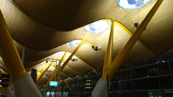 Terminal Aeropuerto Barajas Principal Aeropuerto Madrid Disparos Movimiento — Vídeos de Stock