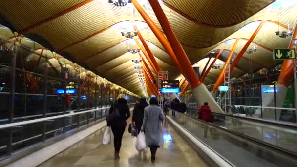 Terminalen Barajas Flygplats Det Madrids Största Flygplats Fotografering Rörelsen — Stockvideo