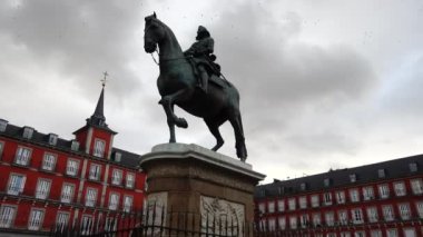 Plaza Mayor. Madrid, İspanya. MADRID, İspanya - 26 Mart 2018 Plaza Mayor. Plaza Mayor - İspanyol başkentinin merkez meydanlarından biri..
