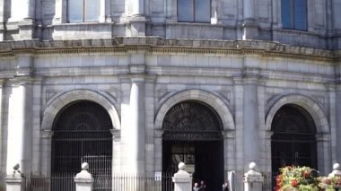 İspanya, Madrid 'deki San Francisco El Grande Kraliyet Bazilikası. İspanya 'da çekim.