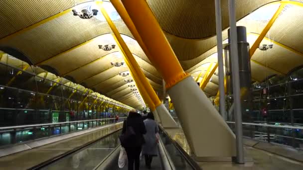 Terminalen Barajas Flygplats Det Madrids Största Flygplats Fotografering Rörelse — Stockvideo