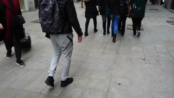 Gente Strade Madrid Movimento Persone Lungo Fuencarral Rallentatore — Video Stock