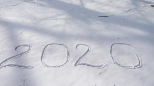 Inschrift 2020 Auf Schnee — Stockvideo