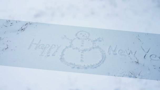 Επιγραφή Του Ευτυχισμένου Νέου Έτους Στο Χιόνι — Αρχείο Βίντεο