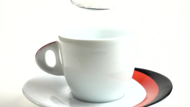 用勺子把糖倒在杯子里 慢动作240 Fps 慢动作 — 图库视频影像