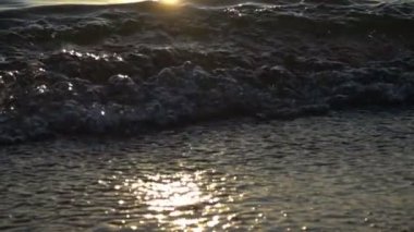 Deniz dalgası. Ağır çekim. 480 fps. Yavaş Hareket.