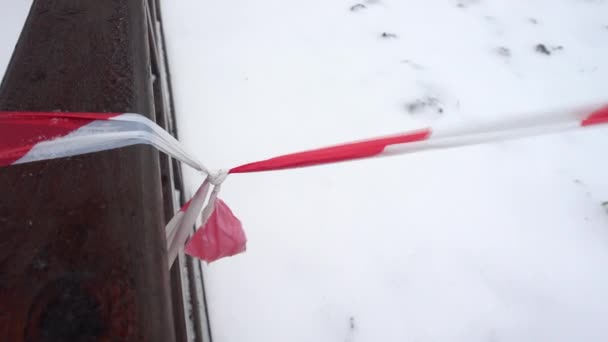 Cinta Blanca Roja Disparos Invierno — Vídeos de Stock