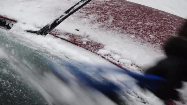 Czyszczenie Przedniej Szyby Samochodu Śniegiem Lodem Strzelanie Zimie — Wideo stockowe