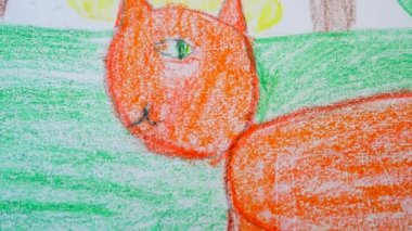 Çimlere çizilmiş bir kedi..