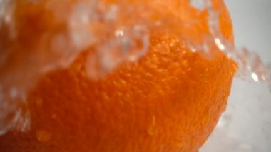 Sulu ve olgun portakal.